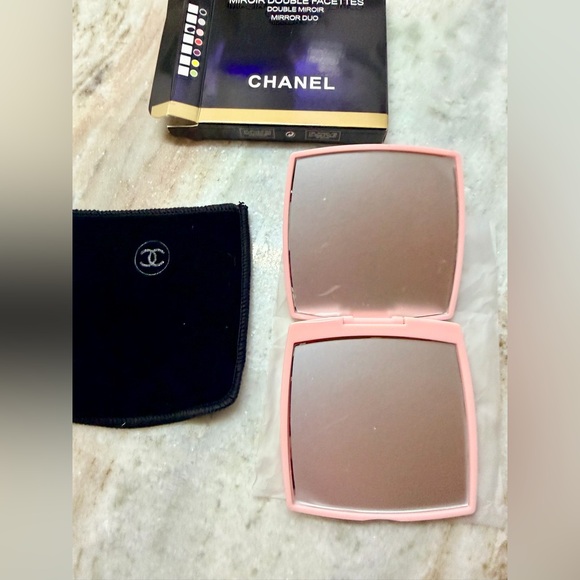 Chanel MIROIR DOUBLE FACETTES Mirror Duo in Pink. Sealed in plastic. New in Box - Picture 5 of 10